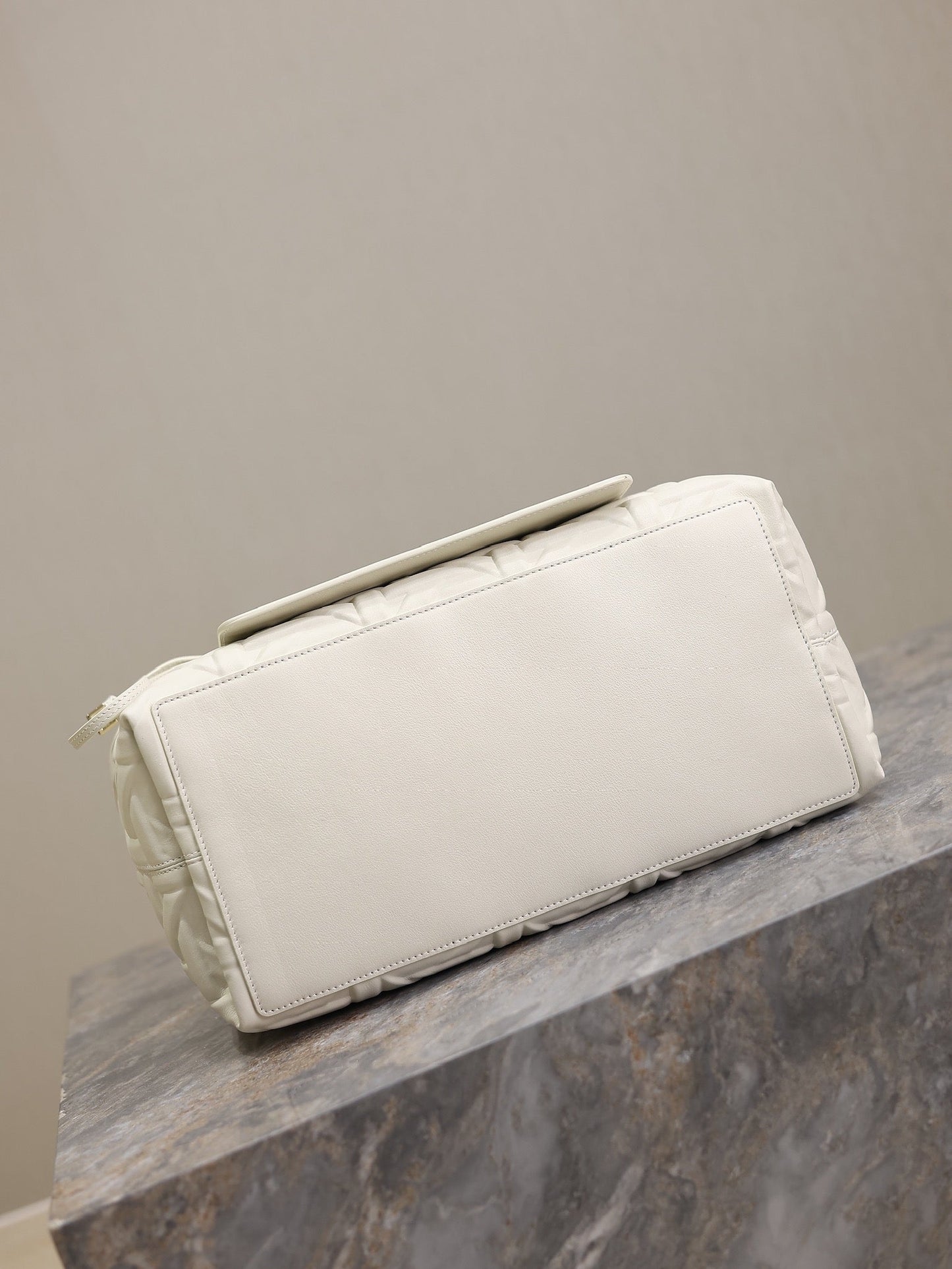 MEDIUM 37 TOUJOURS BAG IN WHITE CANNAGE GRAPHIC LAMBSKIN