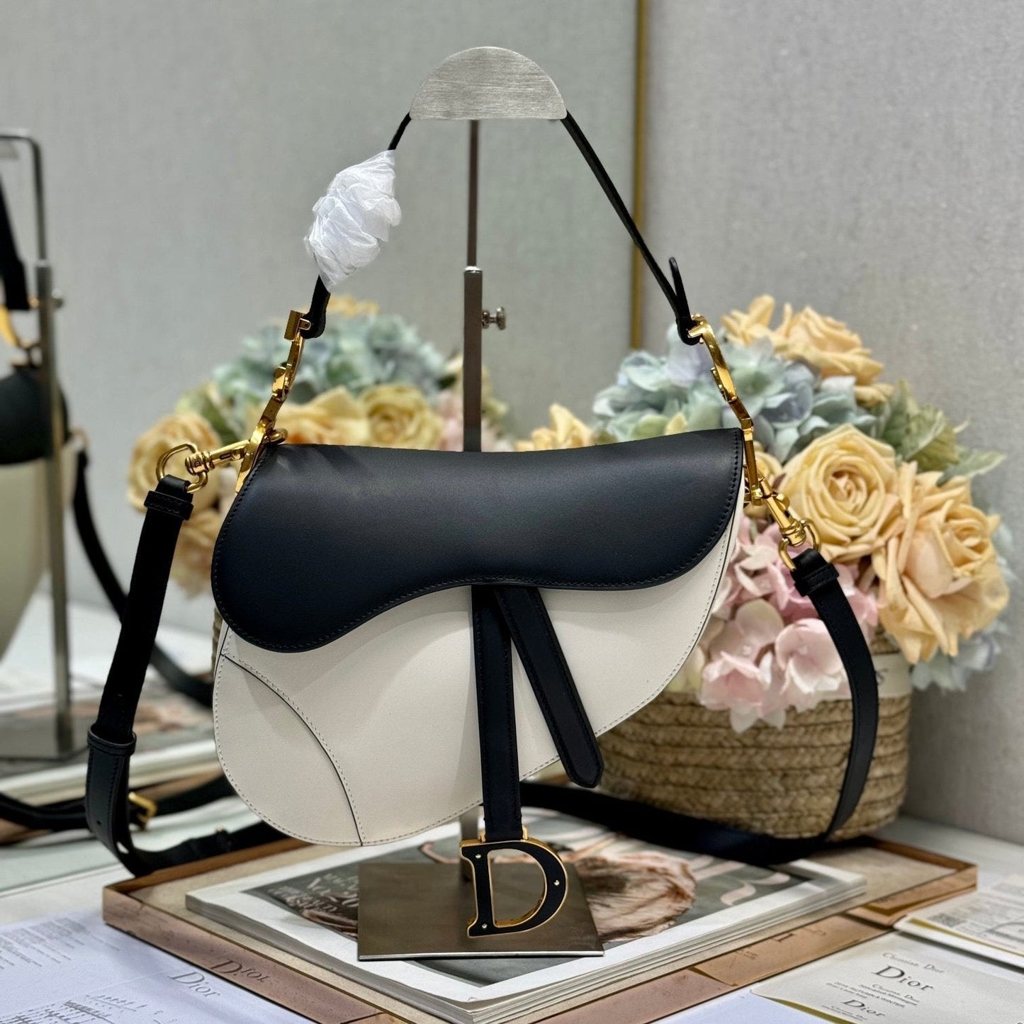 SADDLE BAG 25 WITH STRAP LATTE BLACK MIX WHITE GRAINED CALFSKIN