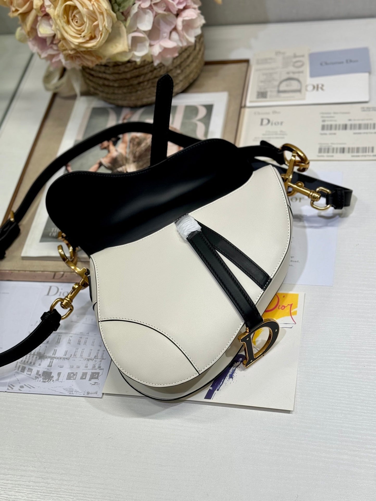 SADDLE BAG 25 WITH STRAP LATTE BLACK MIX WHITE GRAINED CALFSKIN