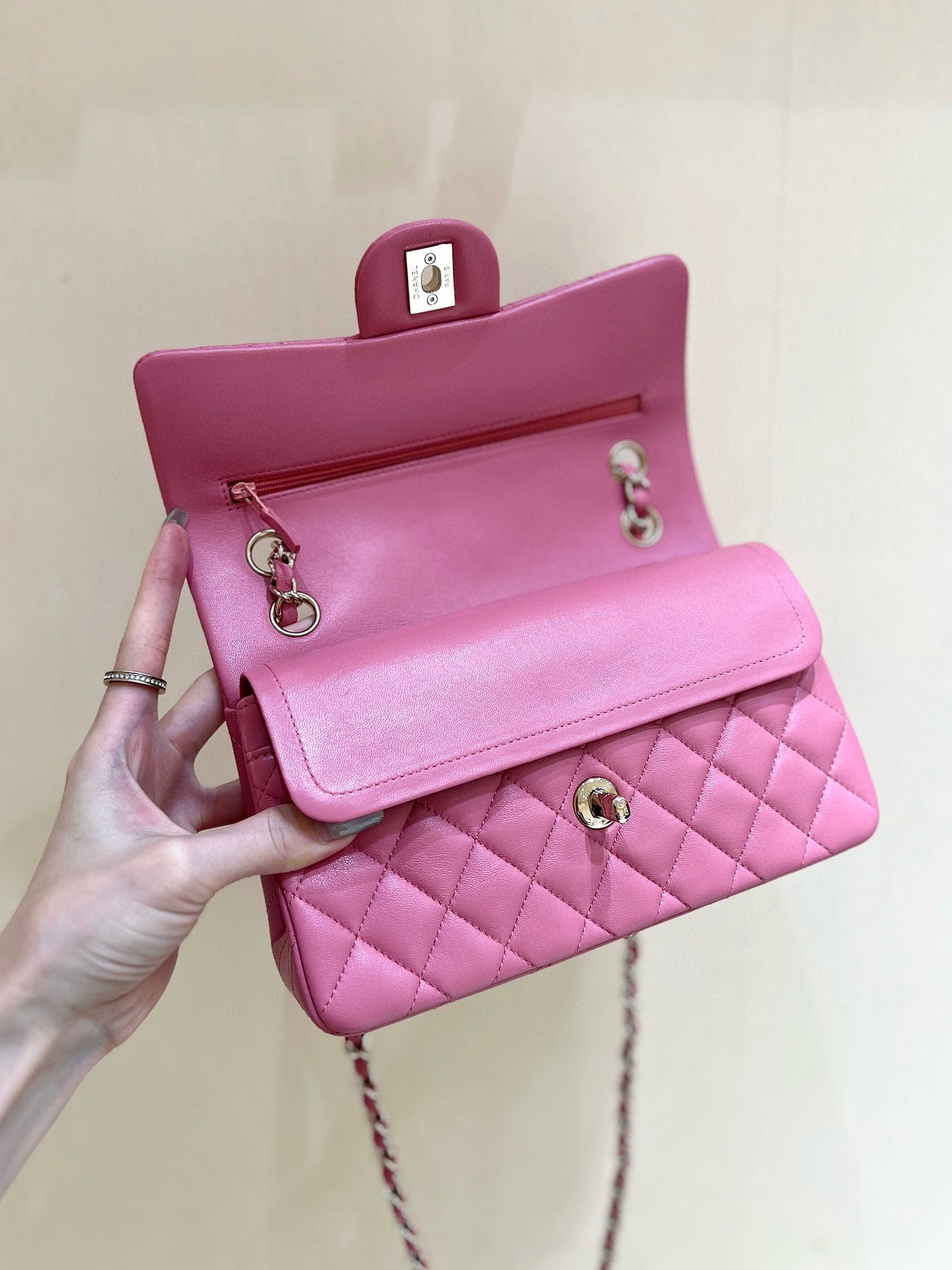 FLAP BAG 23CM GEM PINK LAMBSKIN GOLD HARDWARE