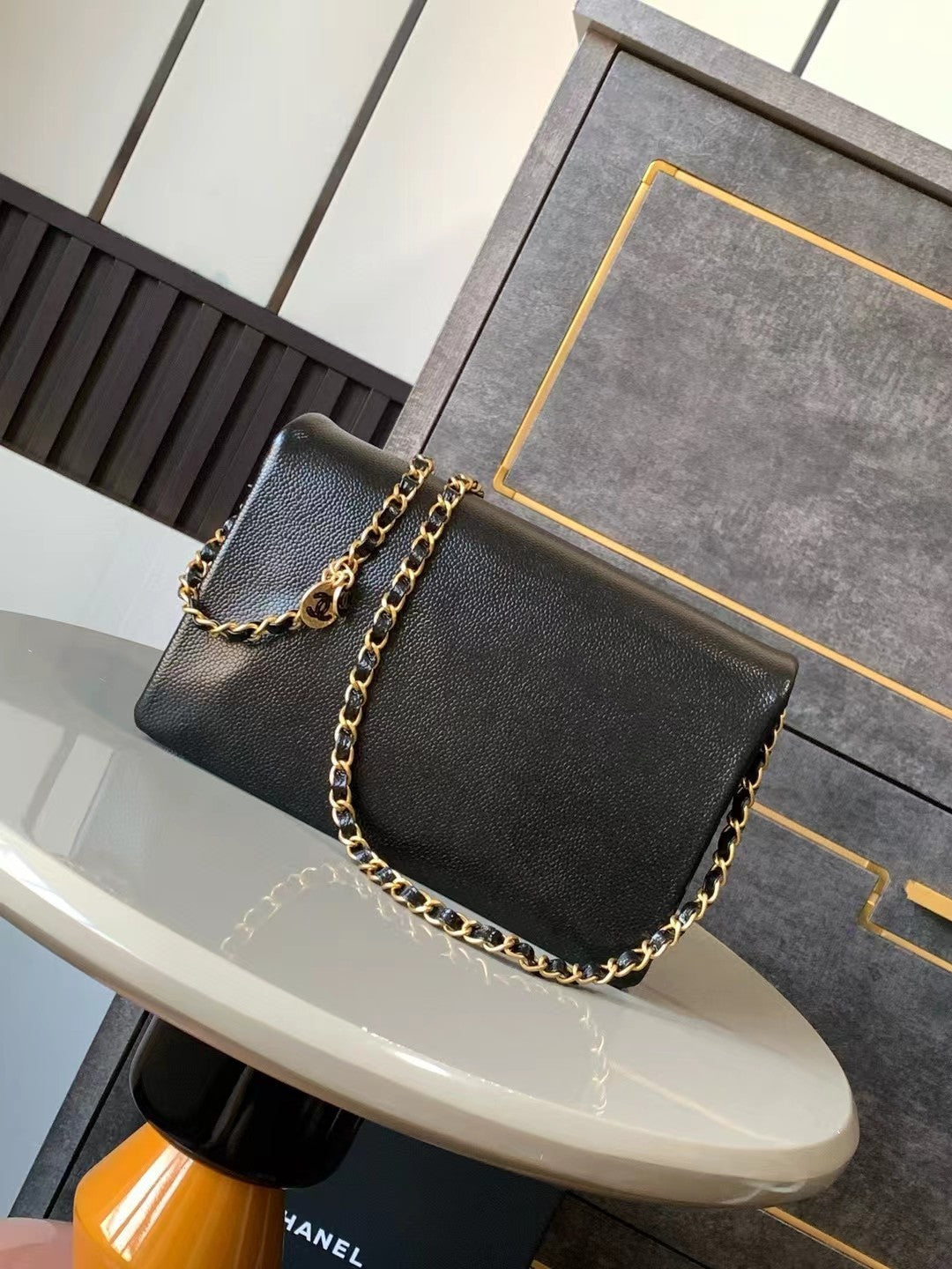 CLASSIC FLAP BAG 22 IN BLACK CALFSKIN GOLD HARDWARE