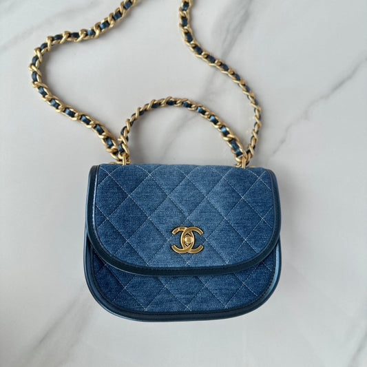 CC SMALL 20 CROSSBODY BAG IN LIGHT BLUE DENIM DIP AND GOLD METALLIC