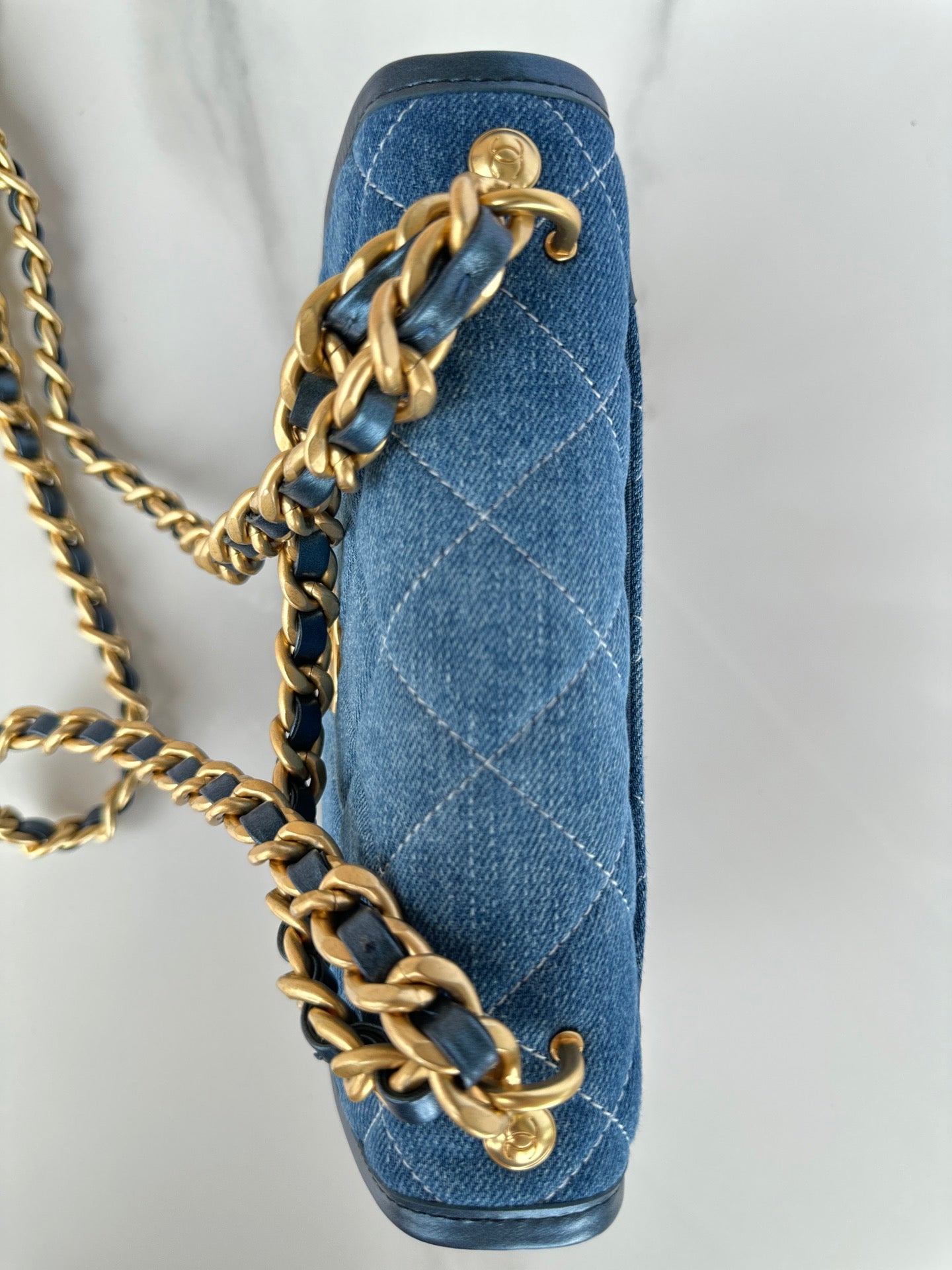 CC SMALL 20 CROSSBODY BAG IN LIGHT BLUE DENIM DIP AND GOLD METALLIC