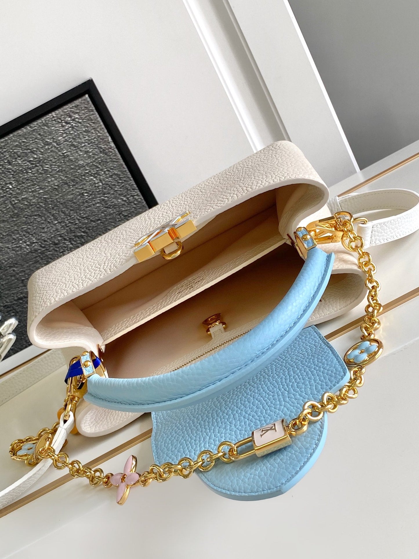 CAPUCINES BB 27 IN PEARL WHITE MIX SKY BLUE TAURILLON GOLD HARDWARE