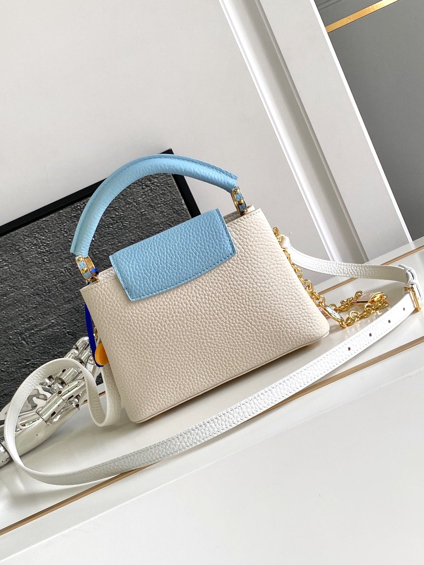 CAPUCINES MINI 21 IN PEARL WHITE MIX SKY BLUE TAURILLON GOLD HARDWARE