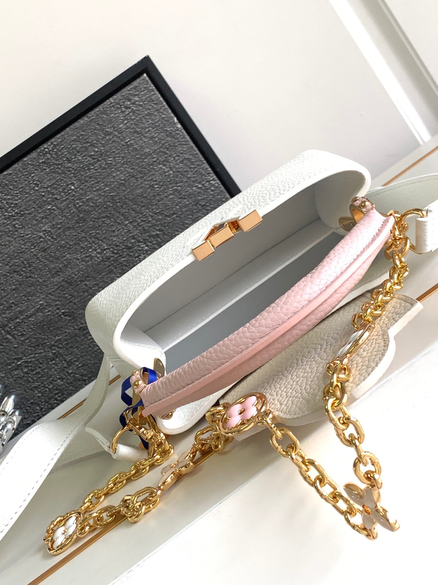 CAPUCINES MINI 21 IN WHITE MIX PINK AND BEIGE TAURILLON GOLD HARDWARE