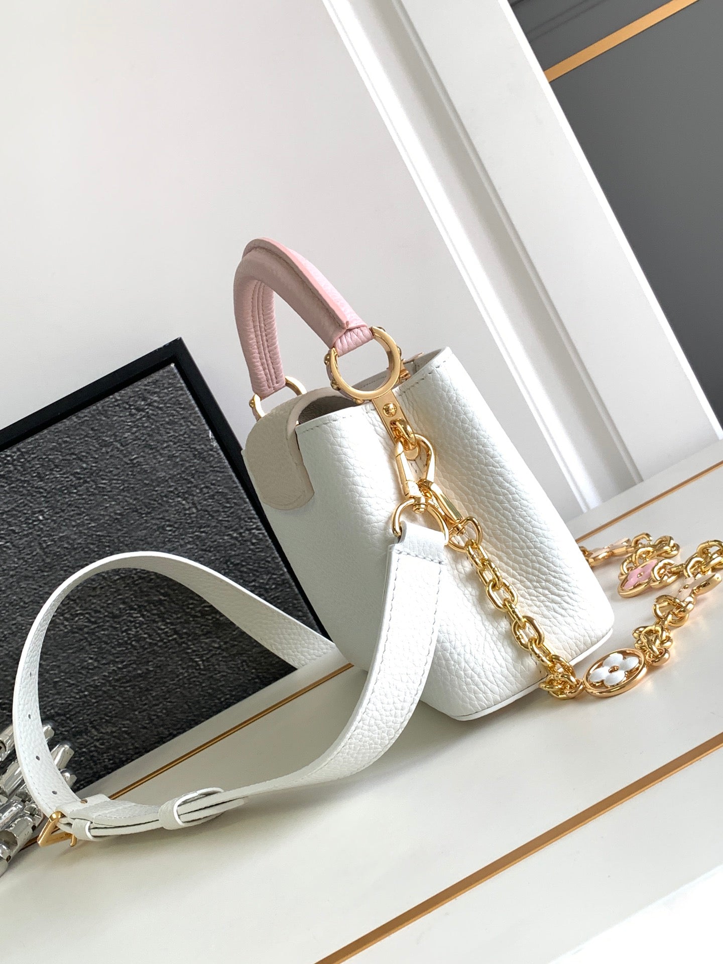 CAPUCINES MINI 21 IN WHITE MIX PINK AND BEIGE TAURILLON GOLD HARDWARE