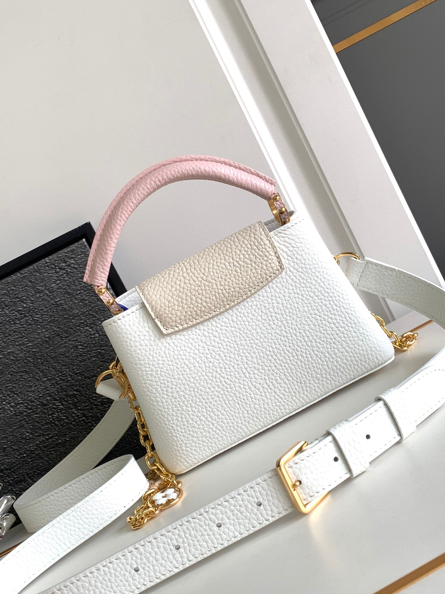 CAPUCINES MINI 21 IN WHITE MIX PINK AND BEIGE TAURILLON GOLD HARDWARE