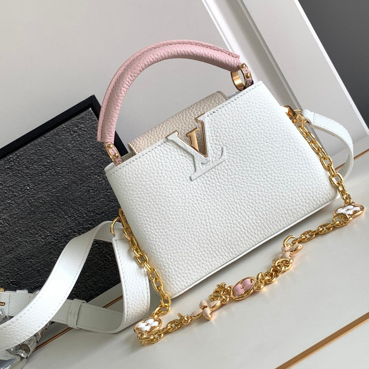 CAPUCINES MINI 21 IN WHITE MIX PINK AND BEIGE TAURILLON GOLD HARDWARE