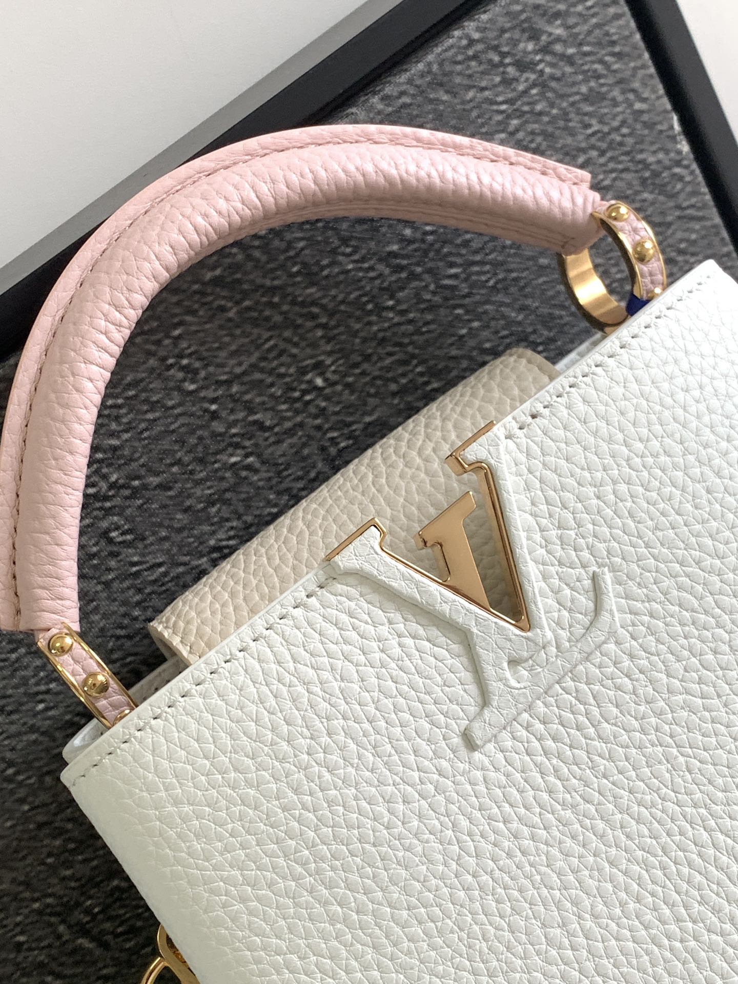 CAPUCINES MINI 21 IN WHITE MIX PINK AND BEIGE TAURILLON GOLD HARDWARE