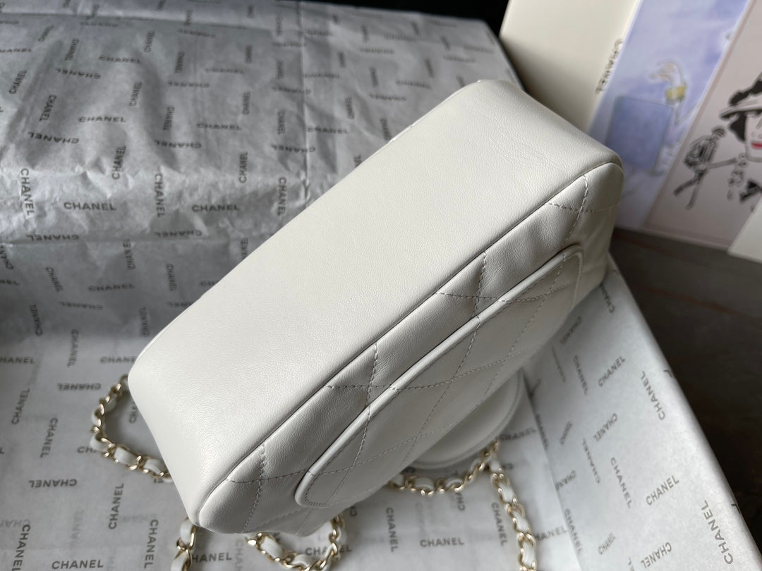 CC 20 BAG IN WHITE CALFSKIN GOLD HARDWARE