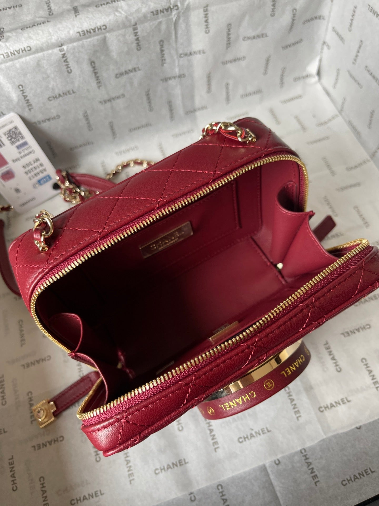 CC 16 CAMERA BAG IN BURGUNDY RED CALFSKIN AND GOLD PLATED METAL