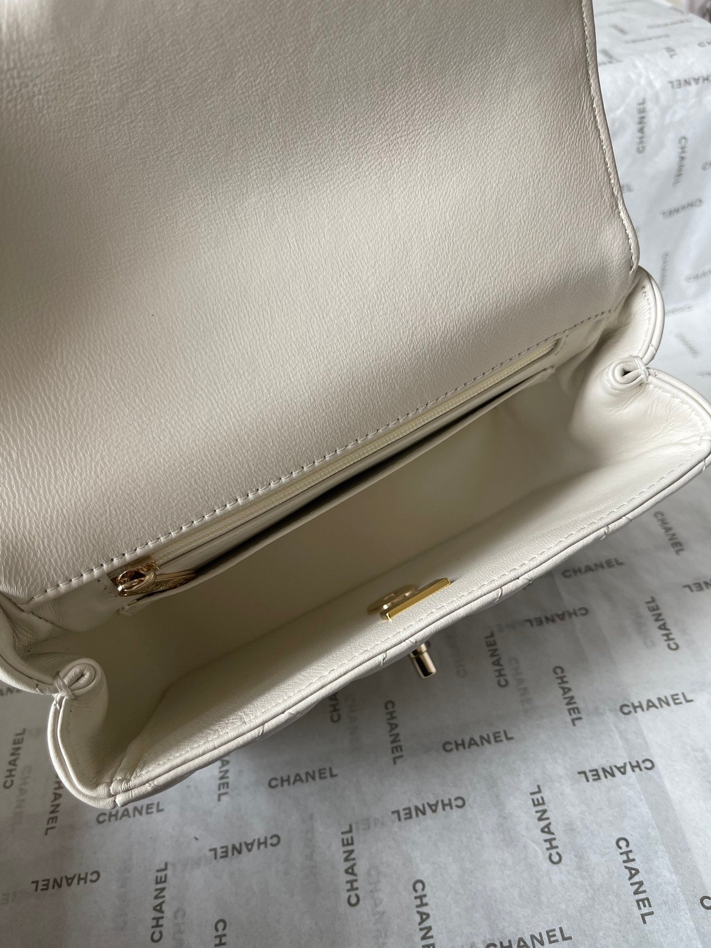 CC MINI 18 FLAP BAG IN WHITE LAMBSKIN