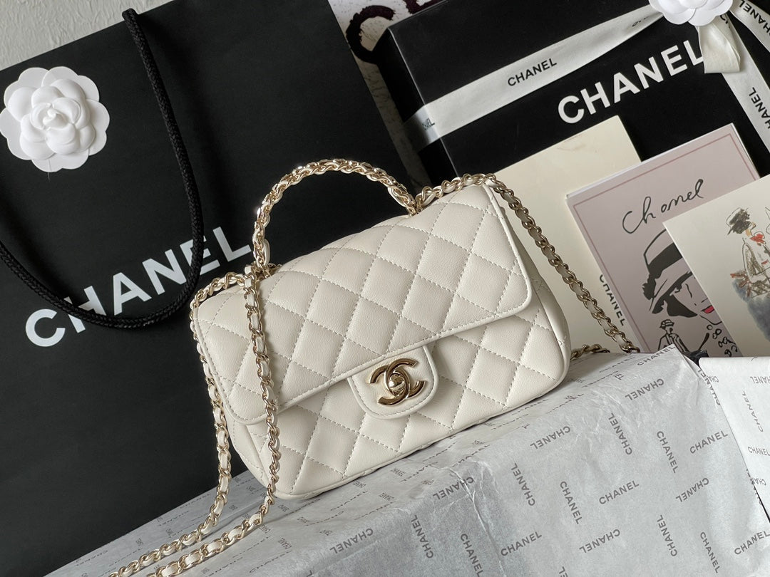 CC MINI 18 FLAP BAG IN WHITE LAMBSKIN