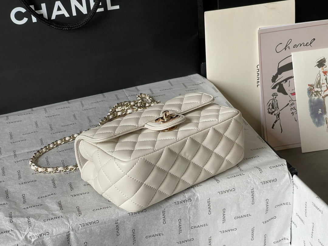 CC MINI 18 FLAP BAG IN WHITE LAMBSKIN