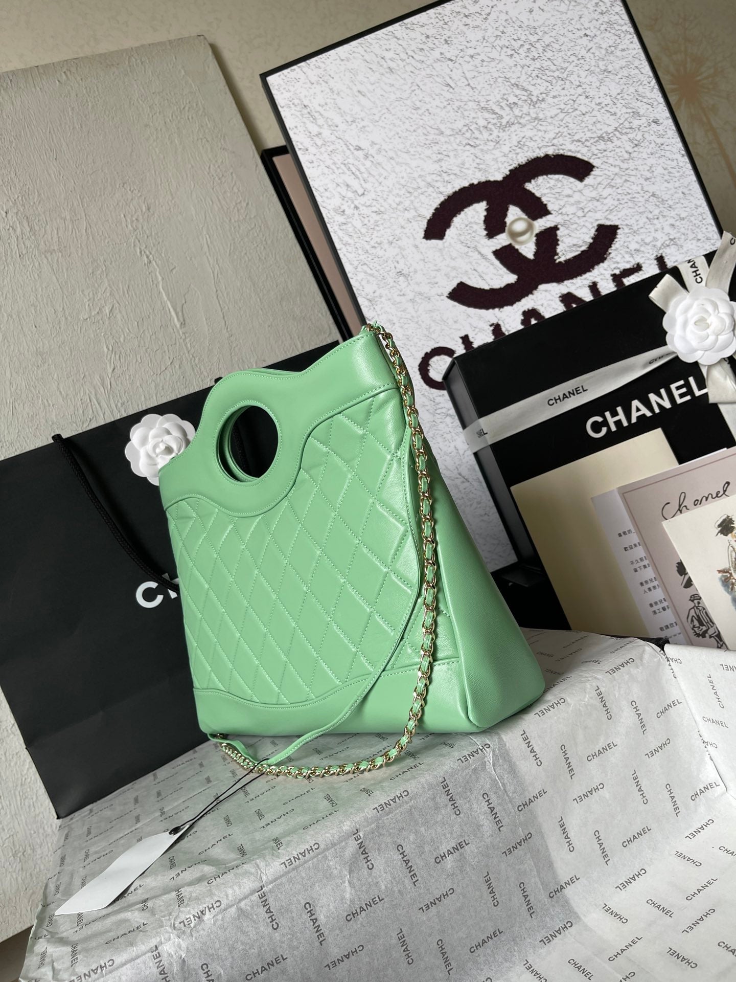 CC MEDIUM 36 SHOPPING BAG IN GREEN MINT CALFSKIN