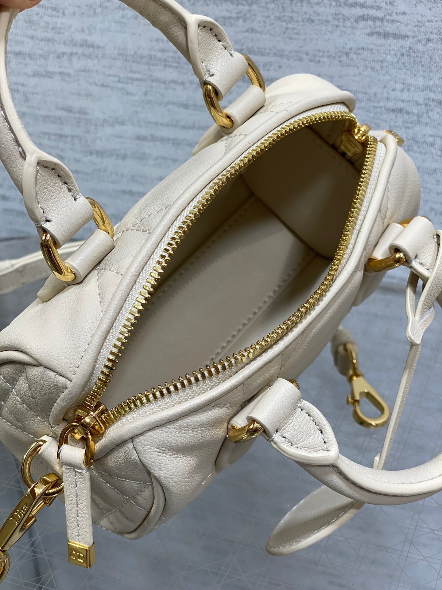 GROOVE MINI 17 BAG IN WHITE CREAM LAMBSKIN