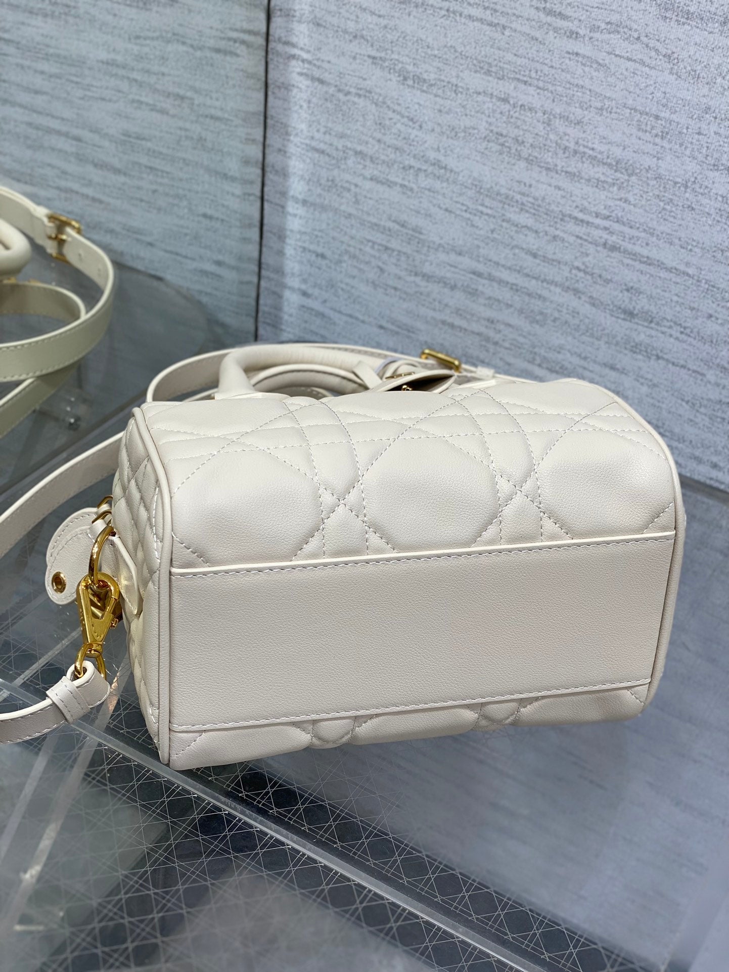 GROOVE 20 BAG IN WHITE CREAM LAMBSKIN