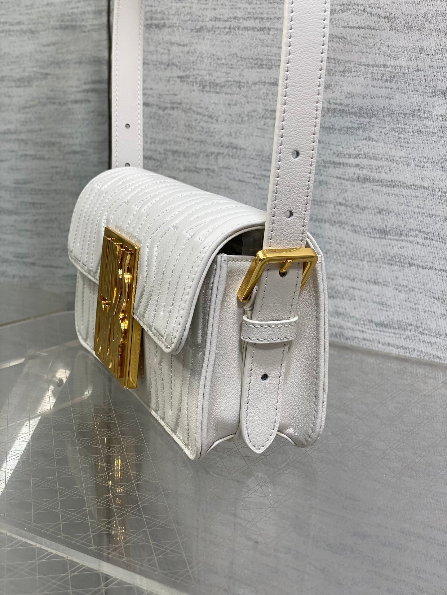 FLAP BAG 18 WHITE QUILTED ALLOVER CALFSKIN