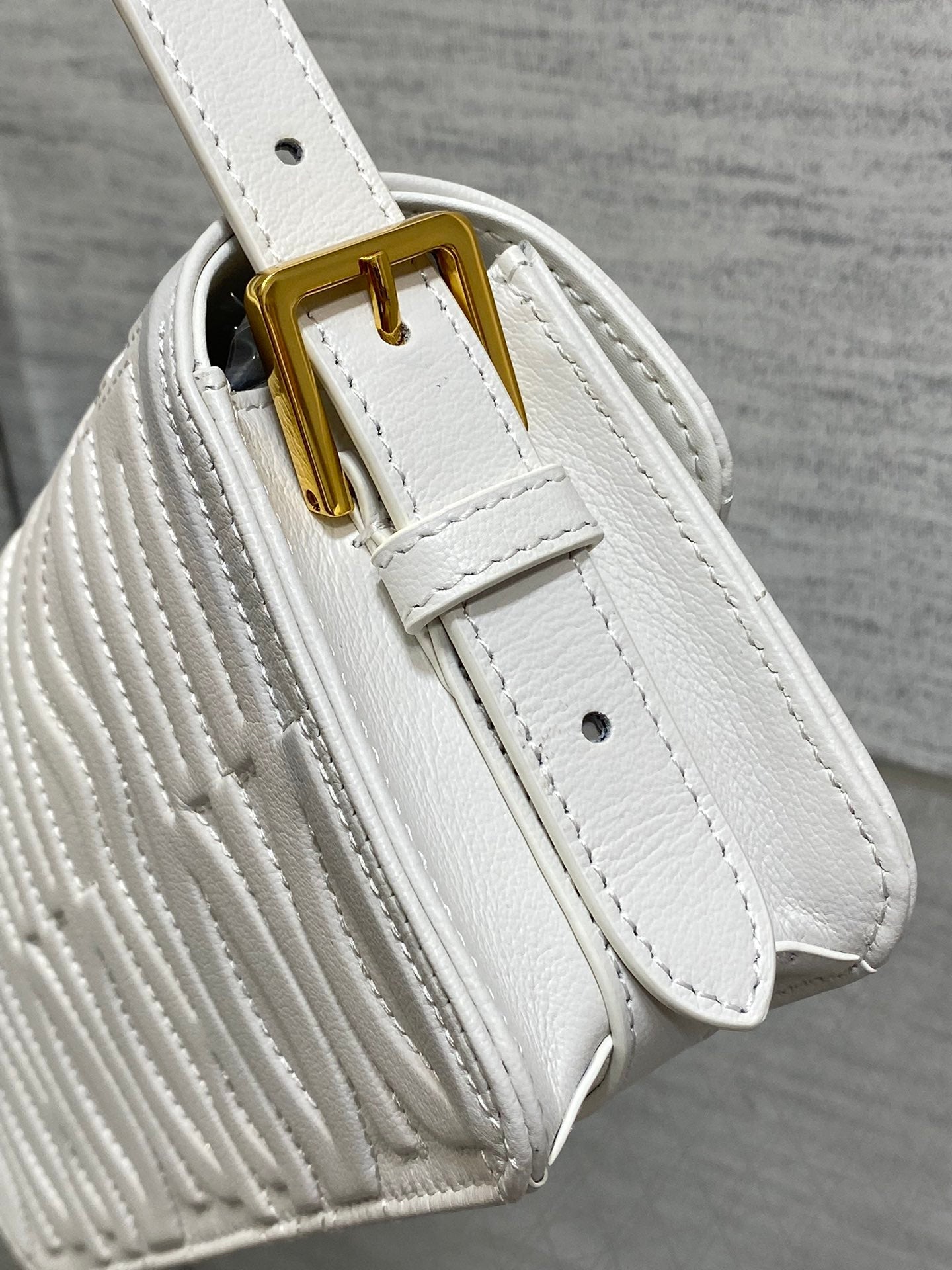 FLAP BAG 18 WHITE QUILTED ALLOVER CALFSKIN