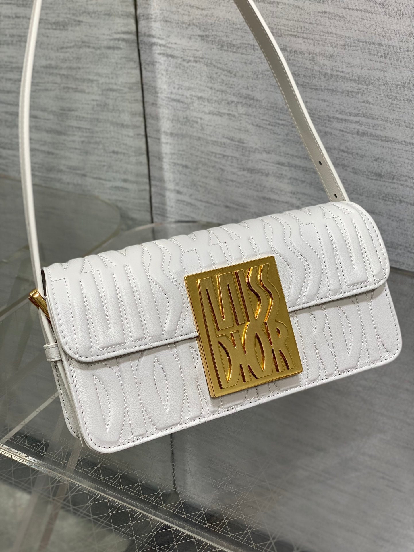 FLAP BAG 18 WHITE QUILTED ALLOVER CALFSKIN