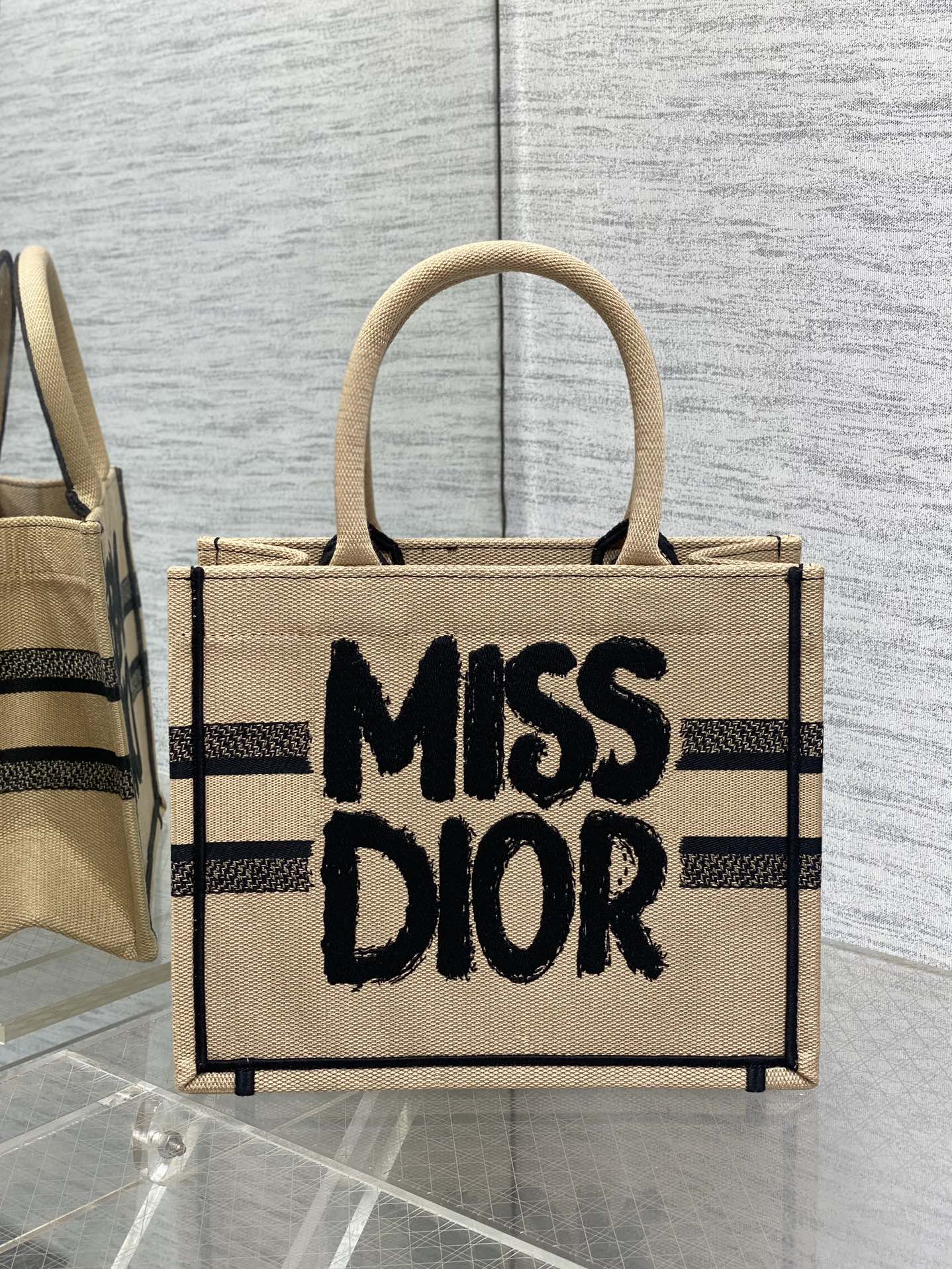 BOOK TOTE 26 BEIGE AND BLACK MISS GRAFFITI EMBROIDERY