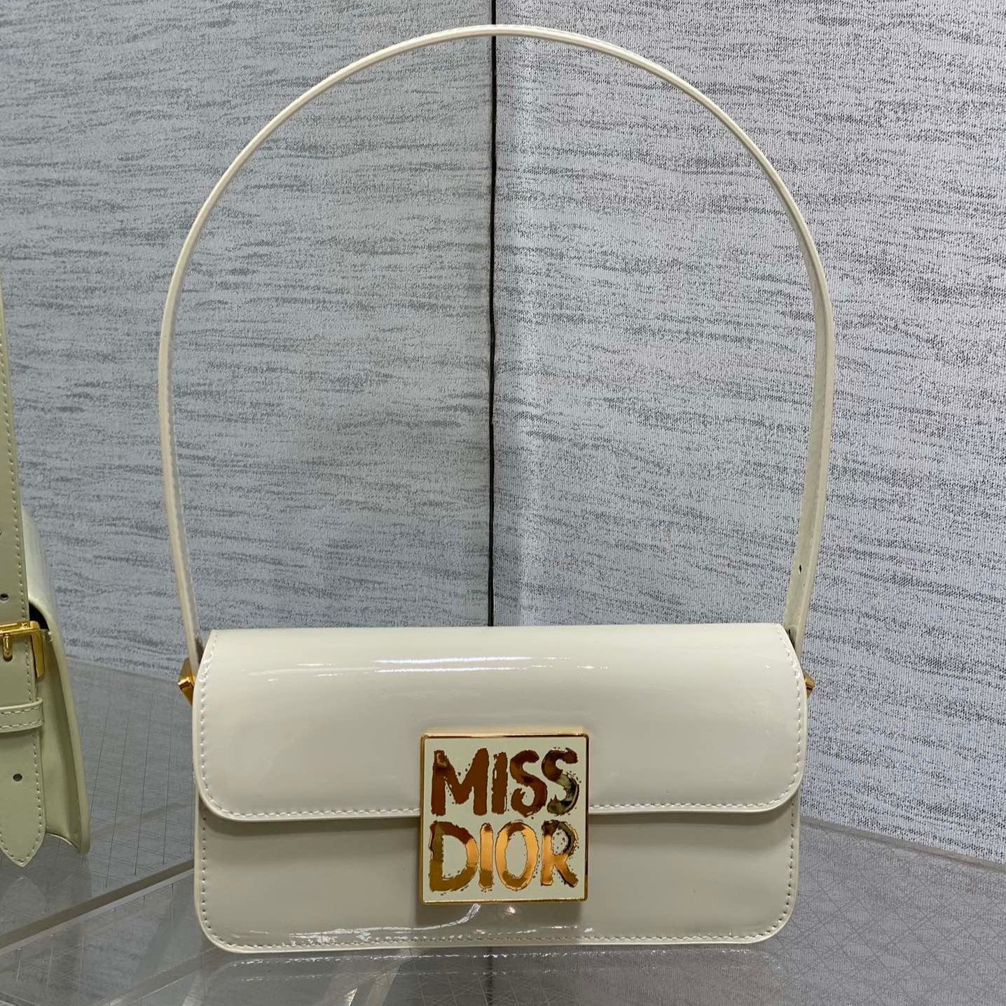 FLAP BAG 18 IN WHITE PATENT CALFSKIN