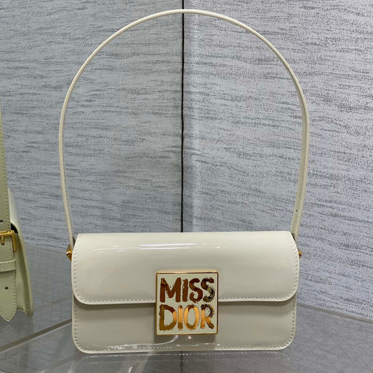 FLAP BAG 18 IN WHITE PATENT CALFSKIN