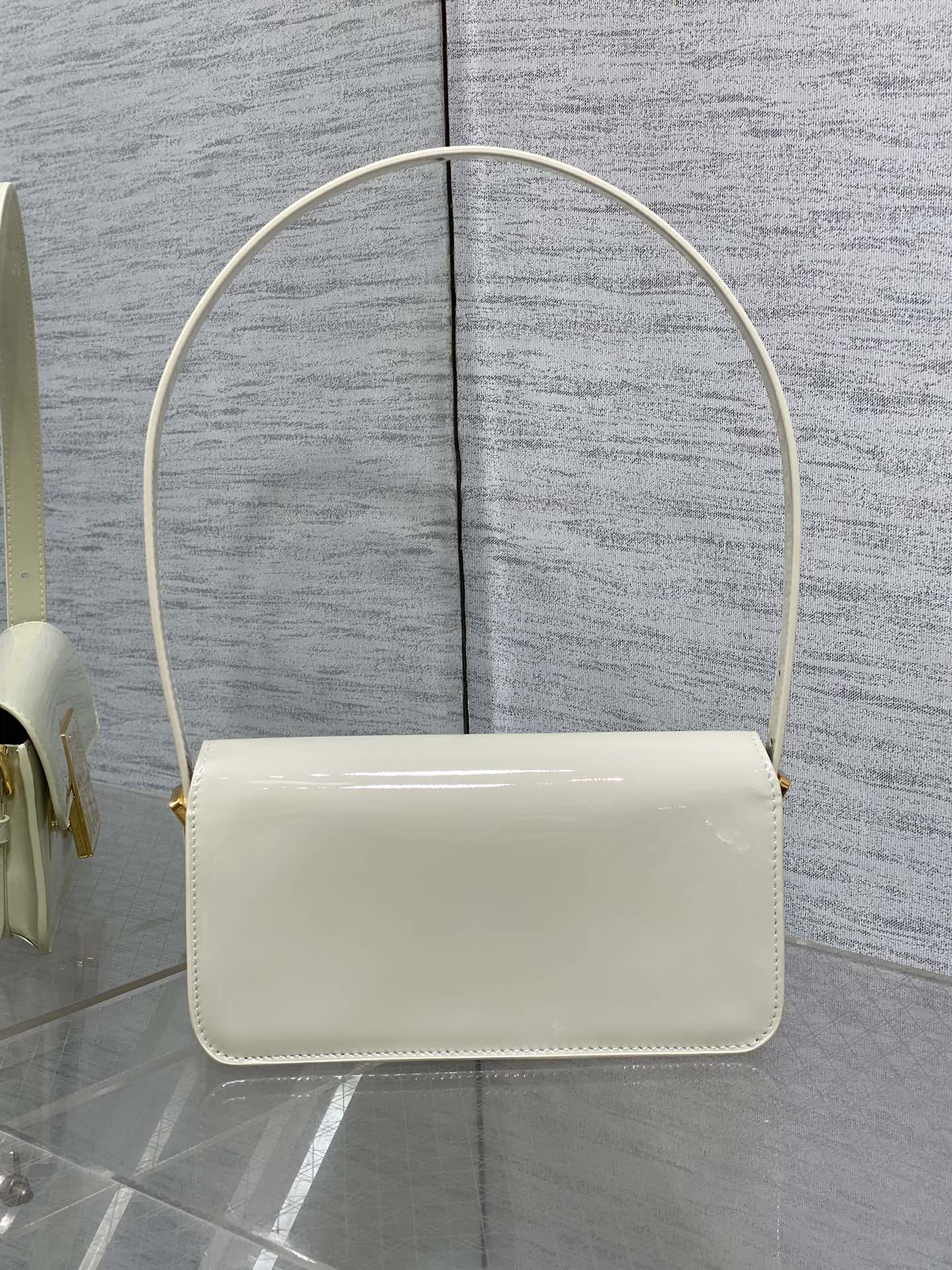 FLAP BAG 18 IN WHITE PATENT CALFSKIN