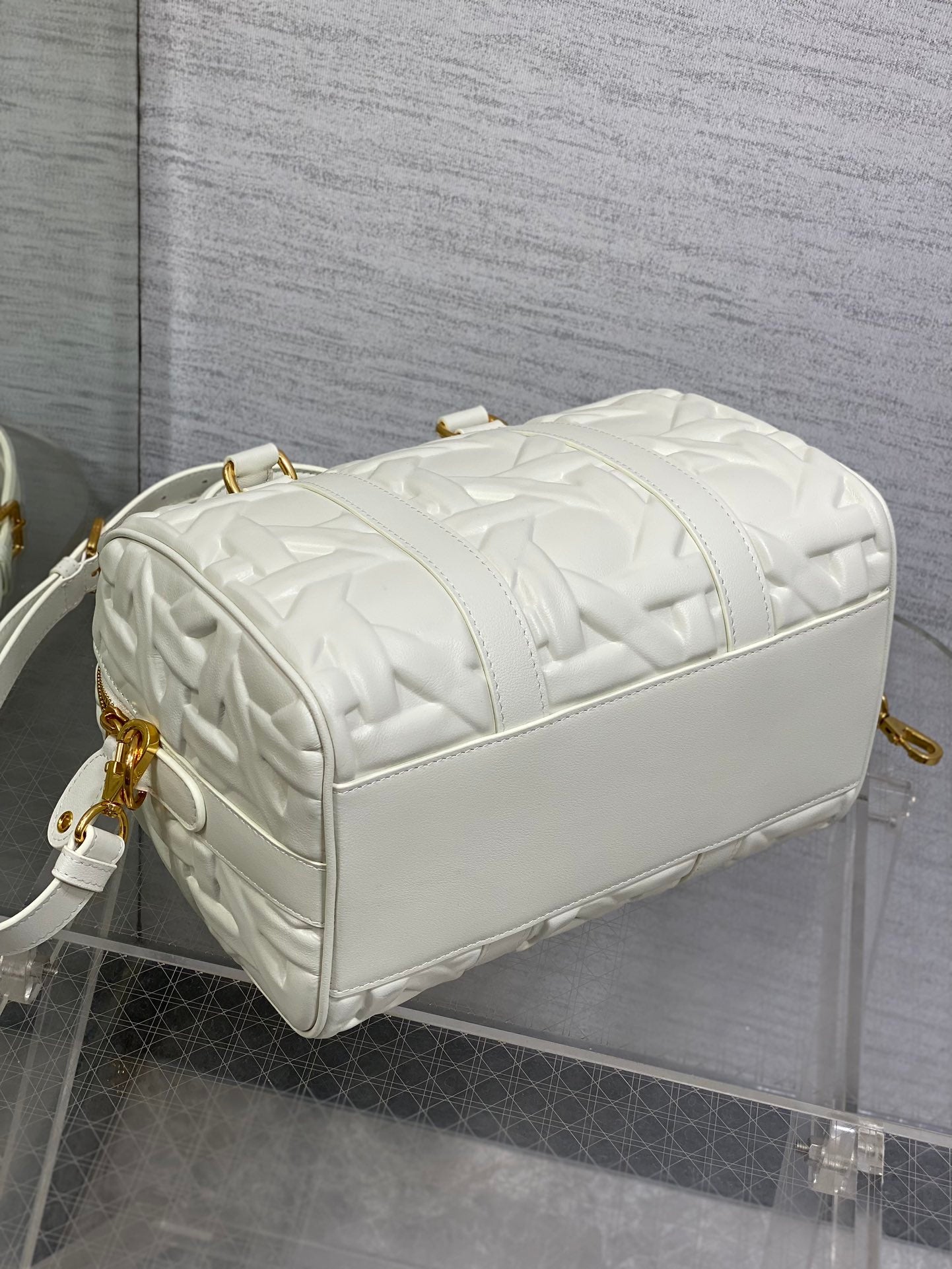 GROOVE 25 BAG IN WHITE MACROCANNAGE CALFSKIN WITH GOLD HARDWARE