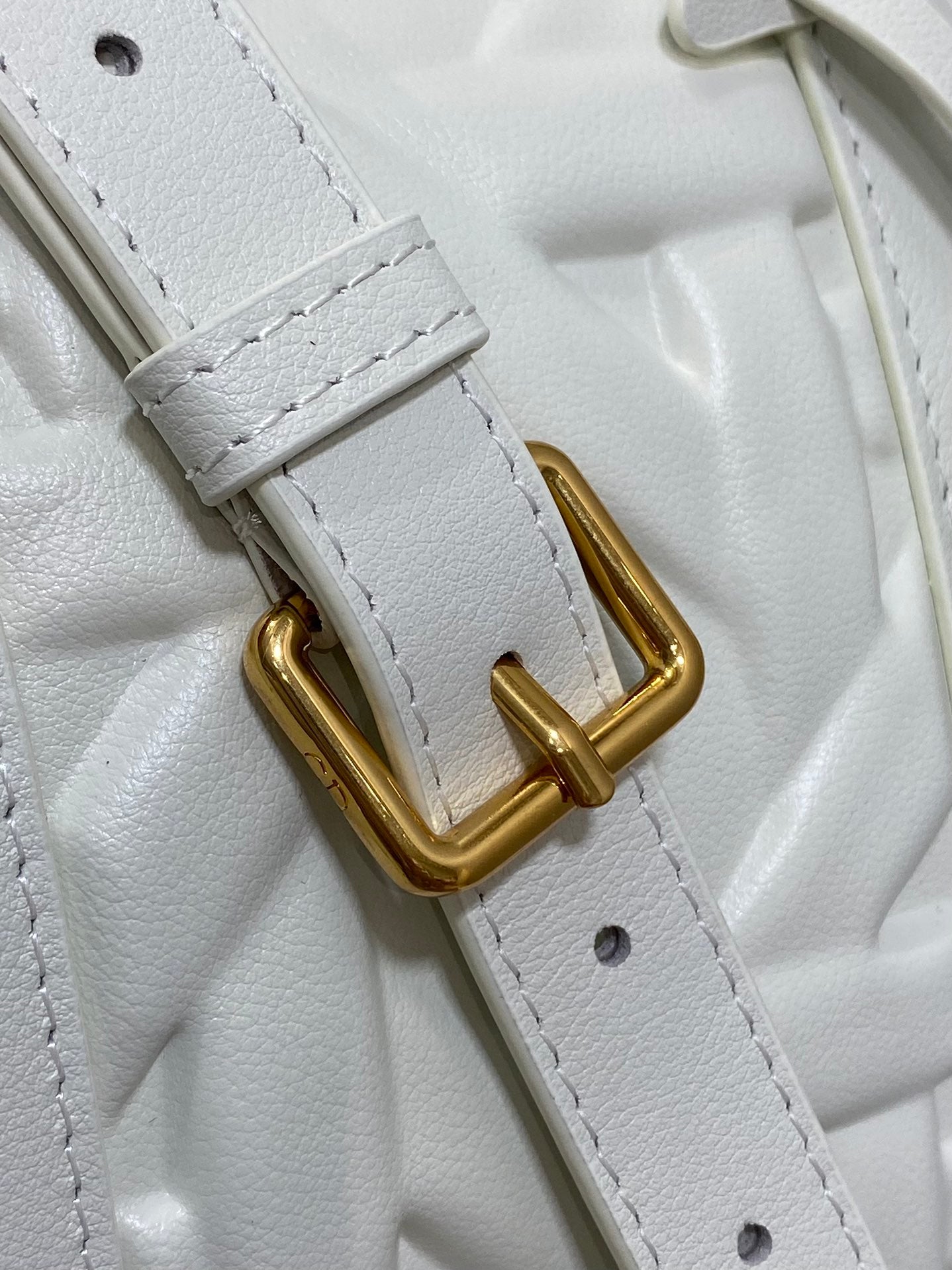 GROOVE 25 BAG IN WHITE MACROCANNAGE CALFSKIN WITH GOLD HARDWARE