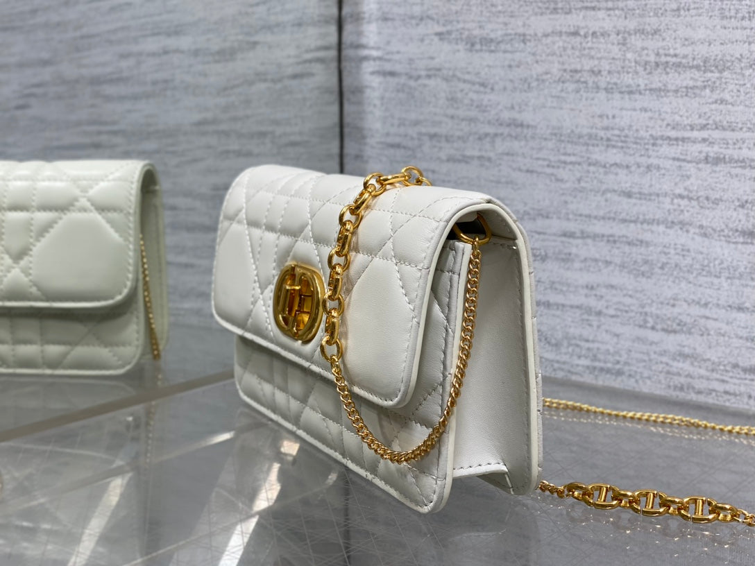 MONTAIGNE AVENUE MINI 19 BAG IN WHITE CALFSKIN WITH GOLD HARDWARE