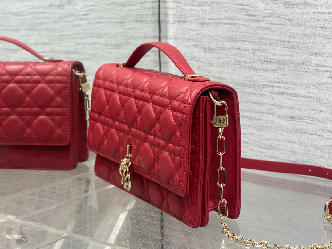 MINI BAG 24 IN RUBBY RED PATENT CANNAGE CALFSKIN