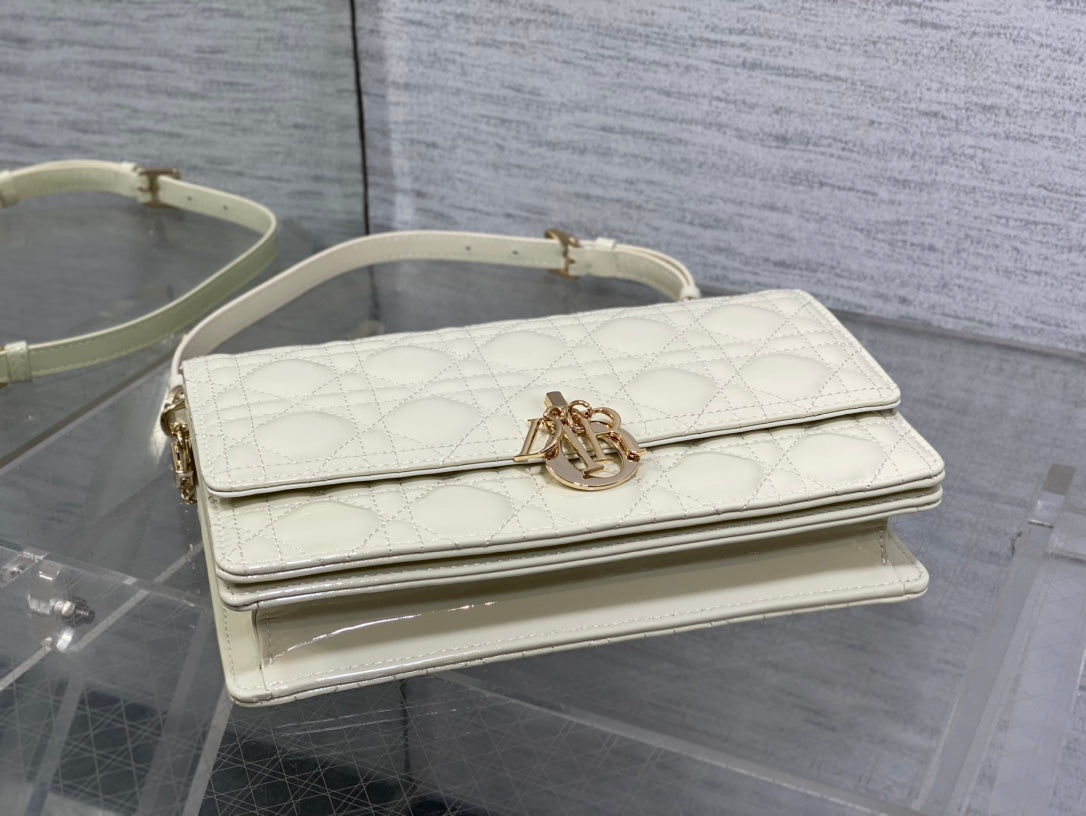 MINI BAG 24 IN WHITE CREAM PATENT CANNAGE CALFSKIN