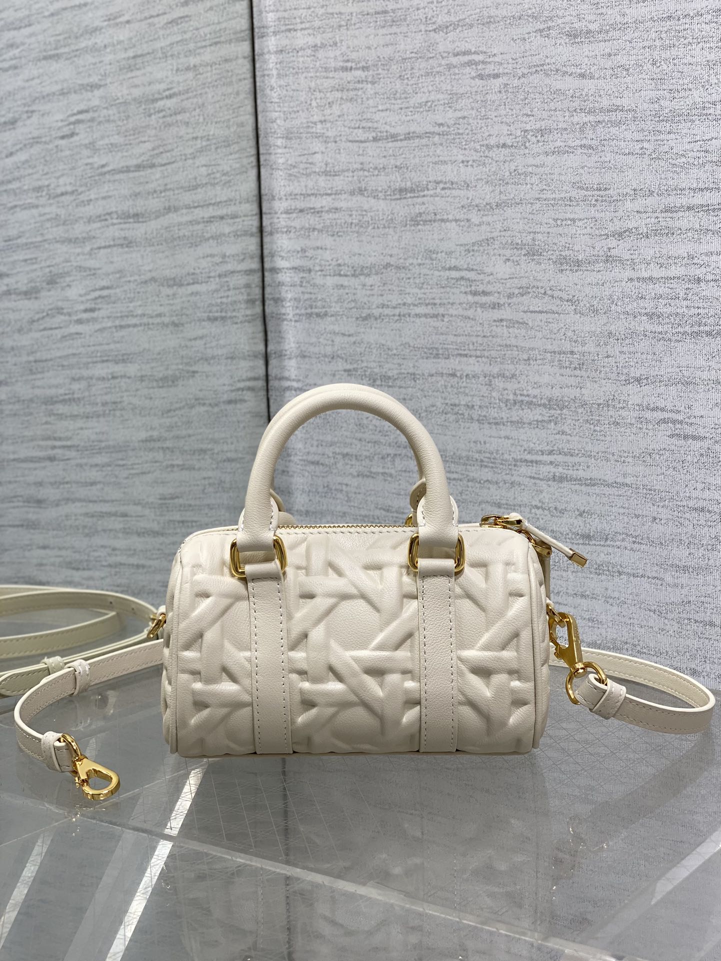 GROOVE 17 BAG IN WHITE CREAM MACROCANNAGE CALFSKIN WITH GOLD HARDWARE