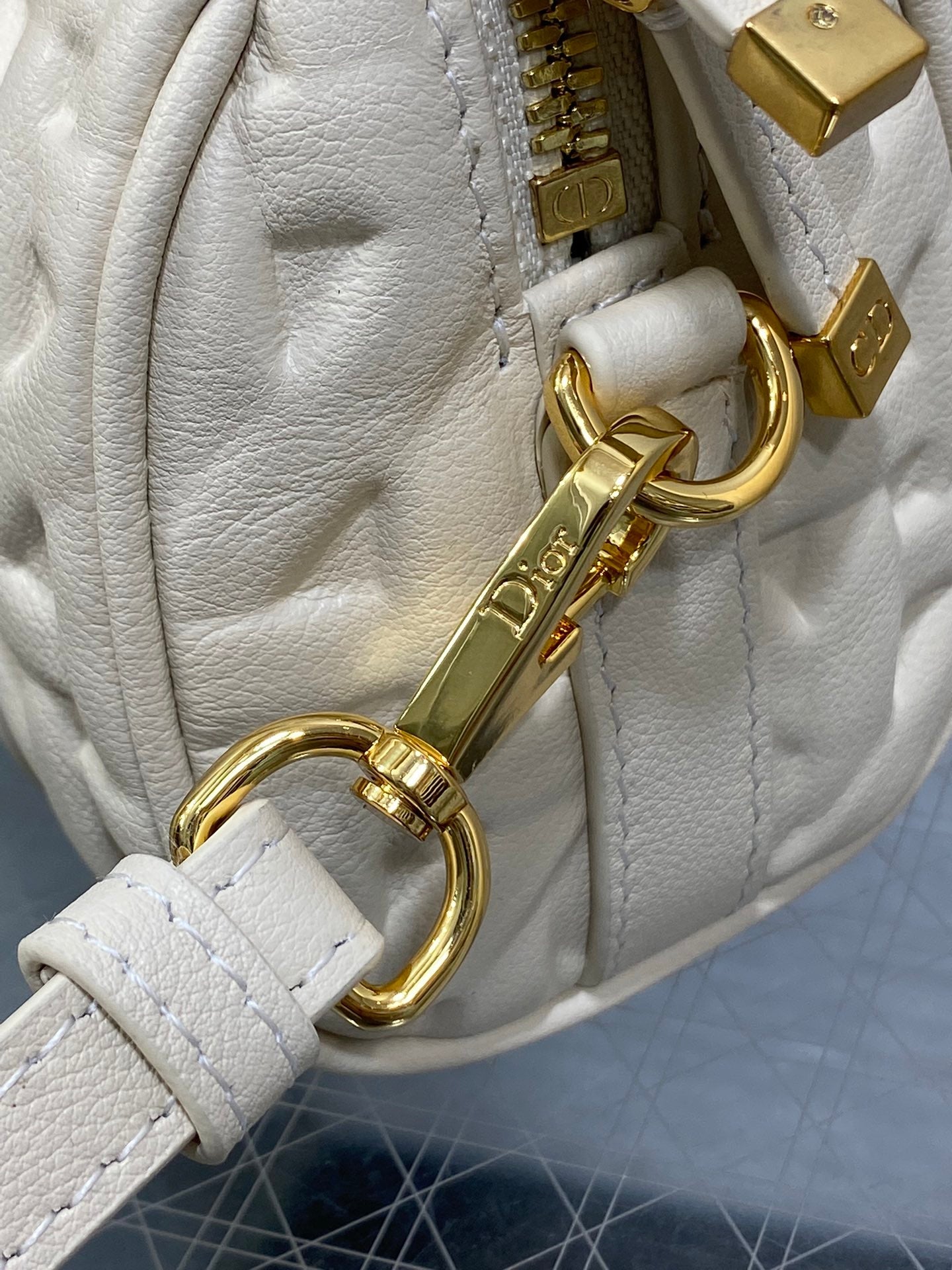 GROOVE 17 BAG IN WHITE CREAM MACROCANNAGE CALFSKIN WITH GOLD HARDWARE