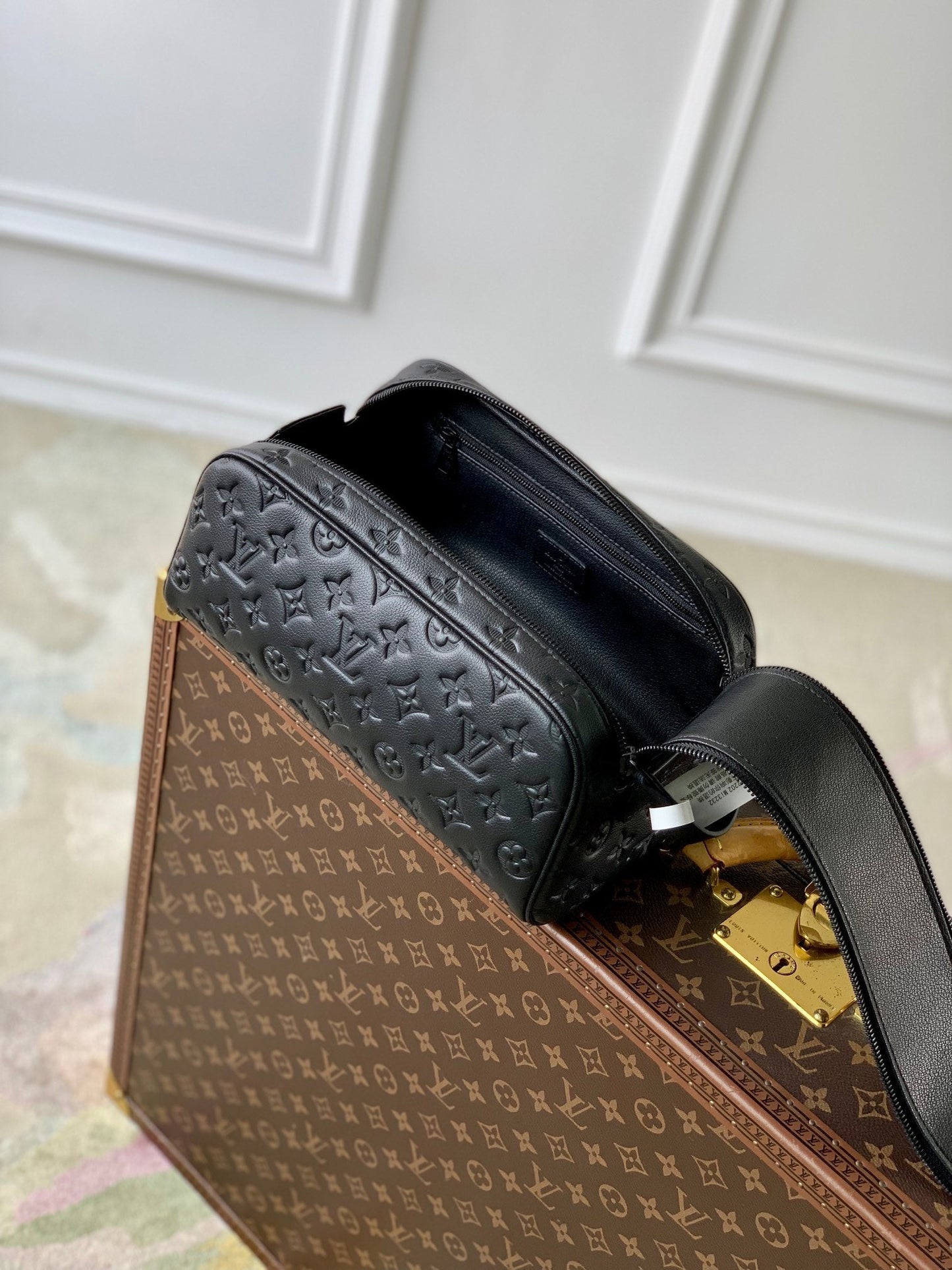 DOPP KIT 28 IN BLACK MONOGRAM SHADOW