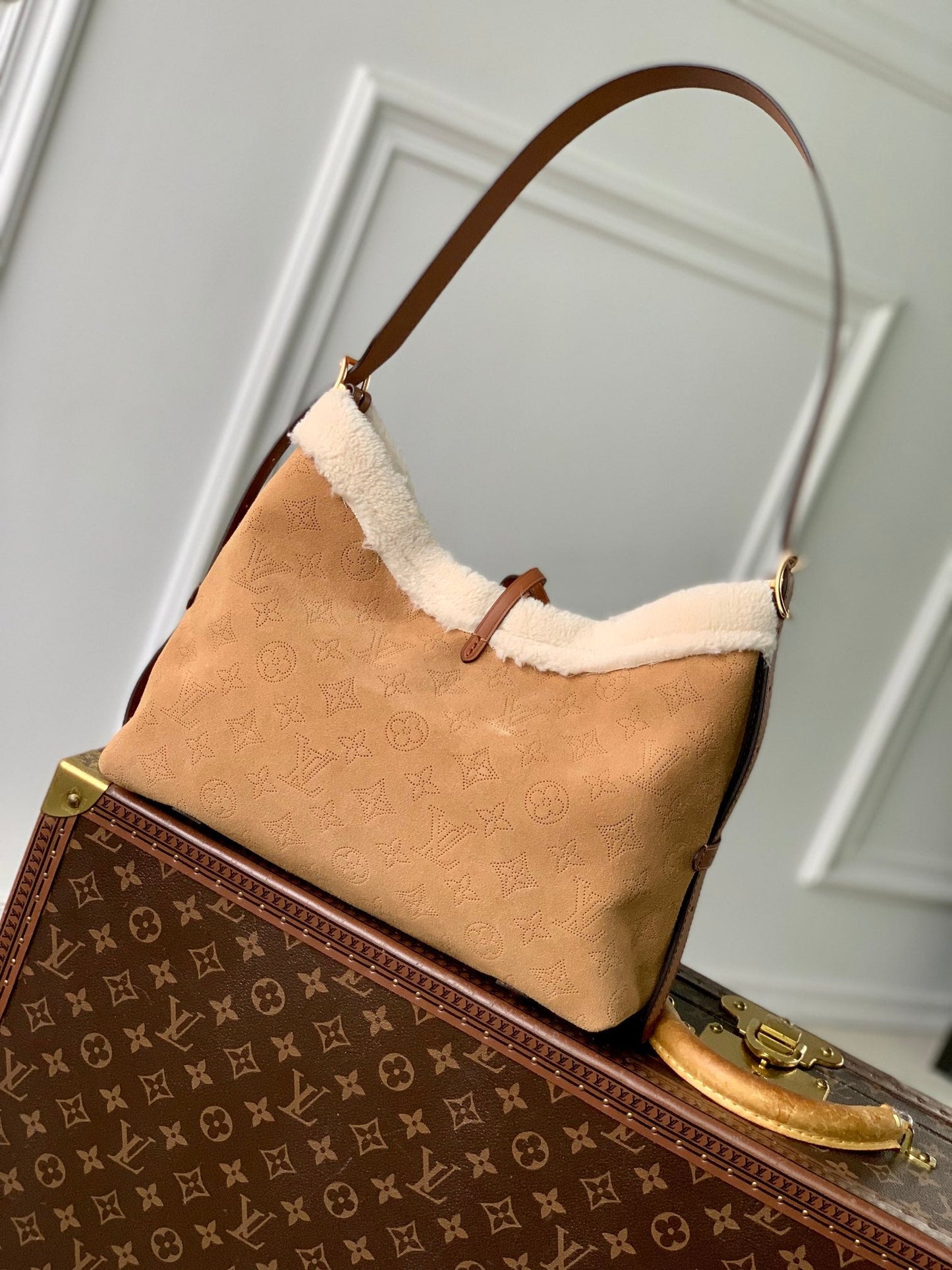 CARRYALL PM 29 IN CIDER BROWN MONOGRAM PERFORATED SUEDE AND WHITE SHEARLING TRIM