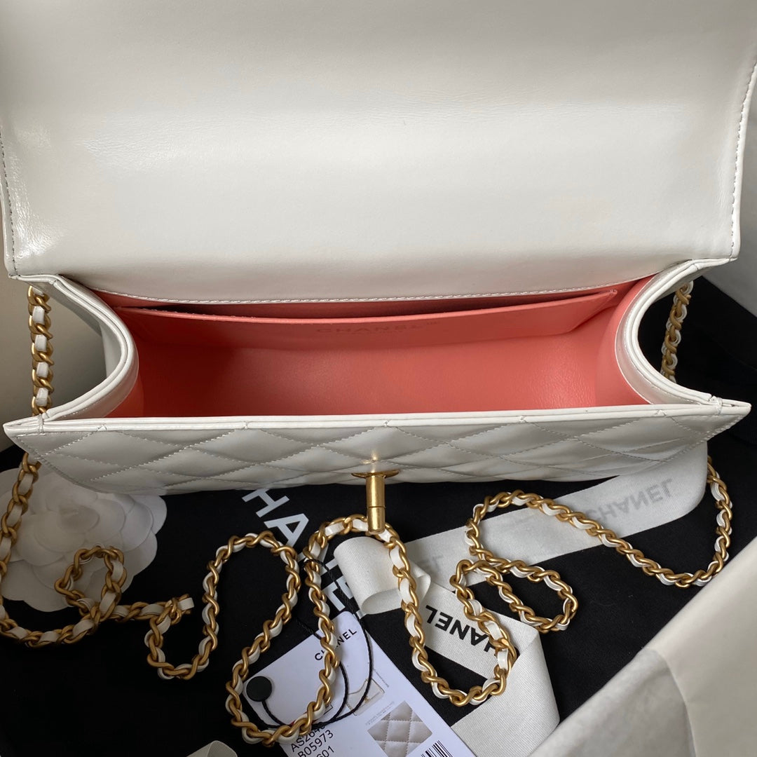 FLAP BAG 22 IN WHITE CALFSKIN WITH DOUBLE GOLD BALL