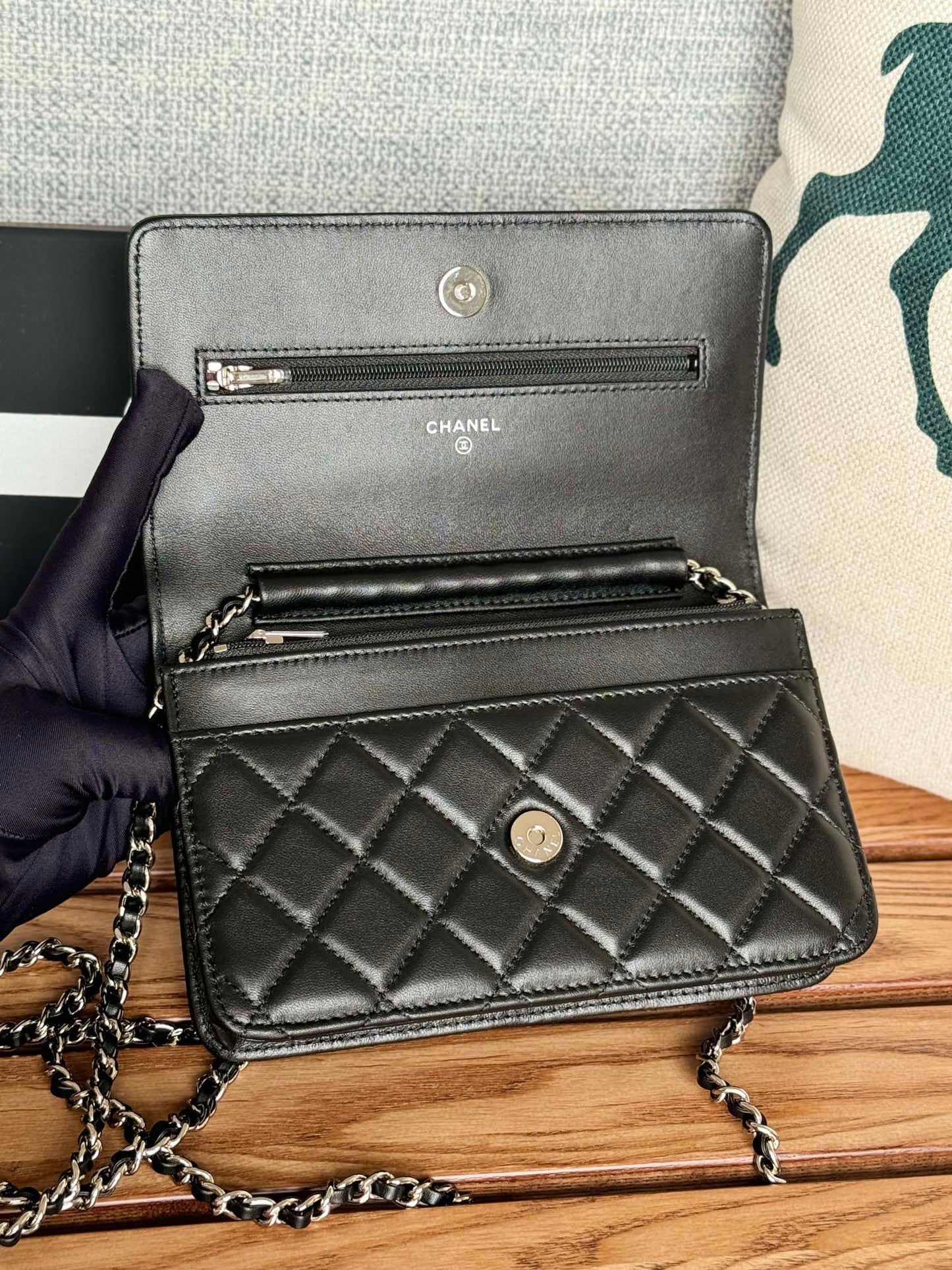 CC WOC ENTRUPY 19 BAG IN BLACK CALFSKIN