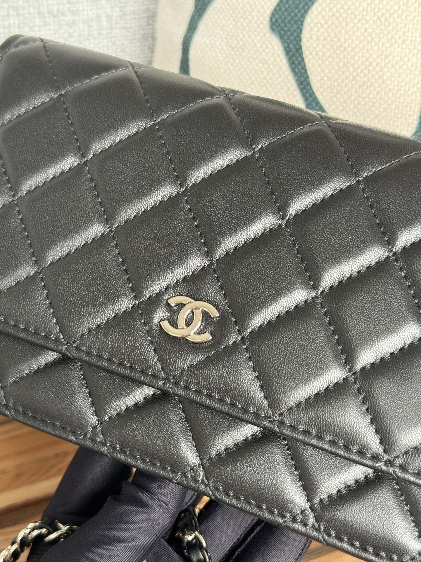 CC WOC ENTRUPY 19 BAG IN BLACK CALFSKIN