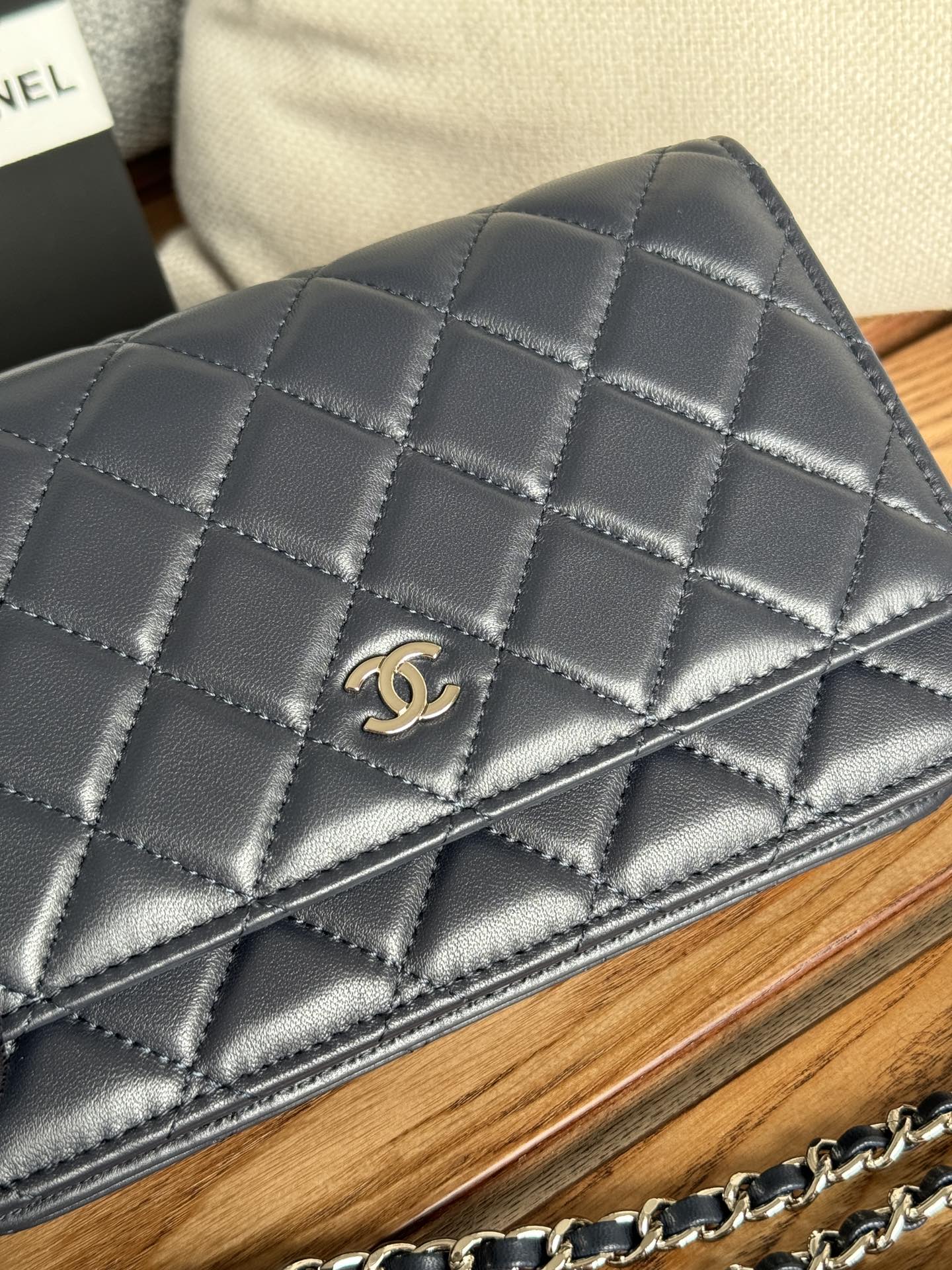 CC WOC ENTRUPY 19 BAG IN INDIGO BLUE CALFSKIN