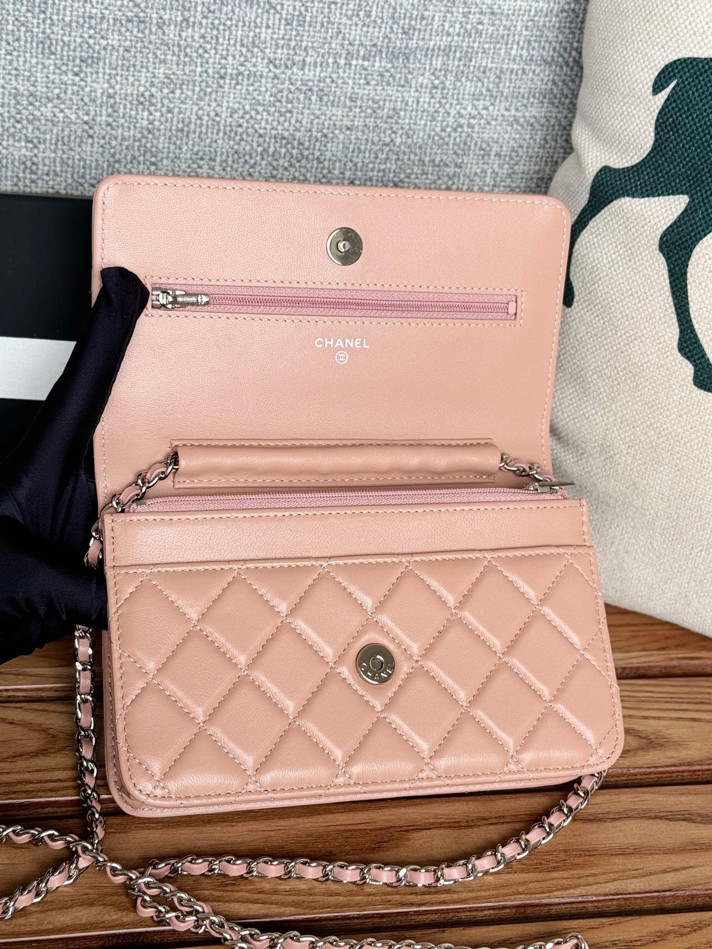 CC WOC ENTRUPY 19 BAG IN LIGHT PINK CALFSKIN