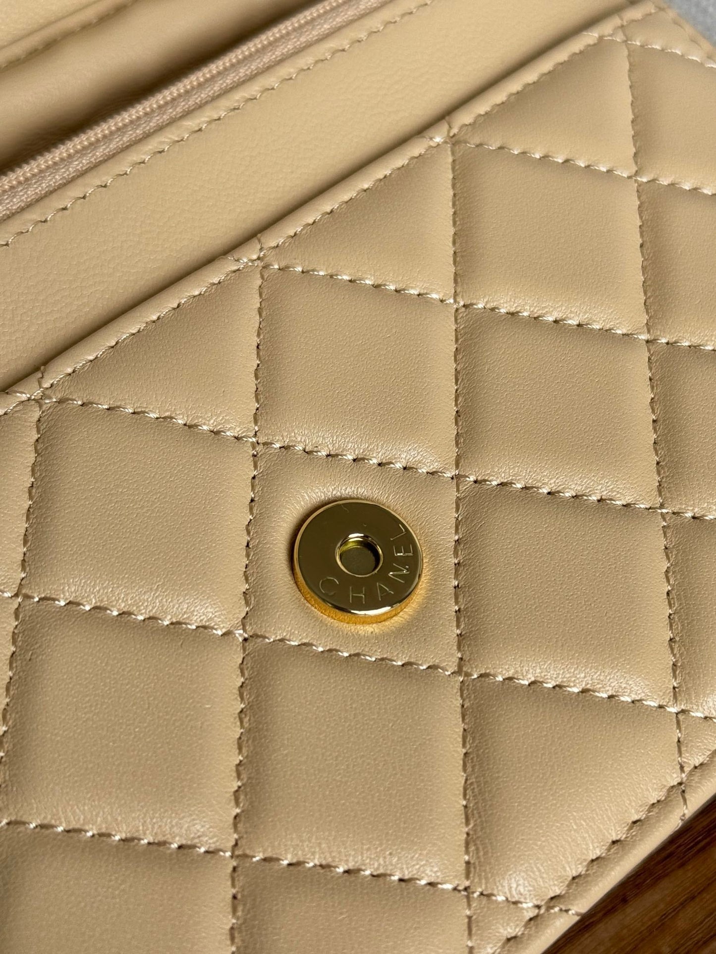 CC WOC ENTRUPY 19 BAG IN DARK CREAM CALFSKIN