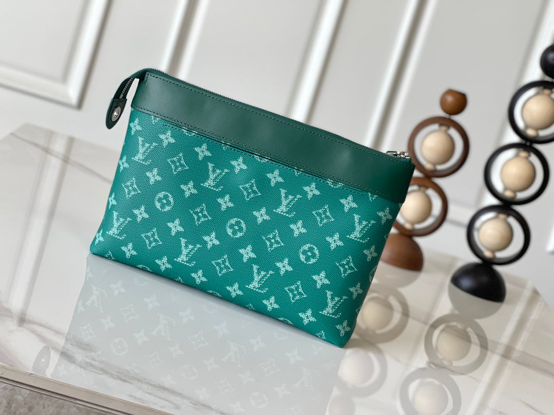 POCHETTE VOYAGE SOUPLE 32 IN GREEN MONOGRAM HERITAGE CANVAS