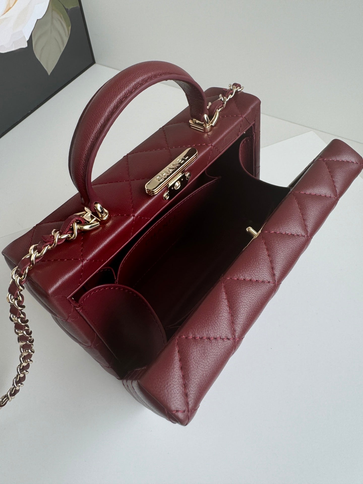 SMALL BOX BAG 18 IN BURGUNDY RED LAMBSKIN GOLD HARDWARE