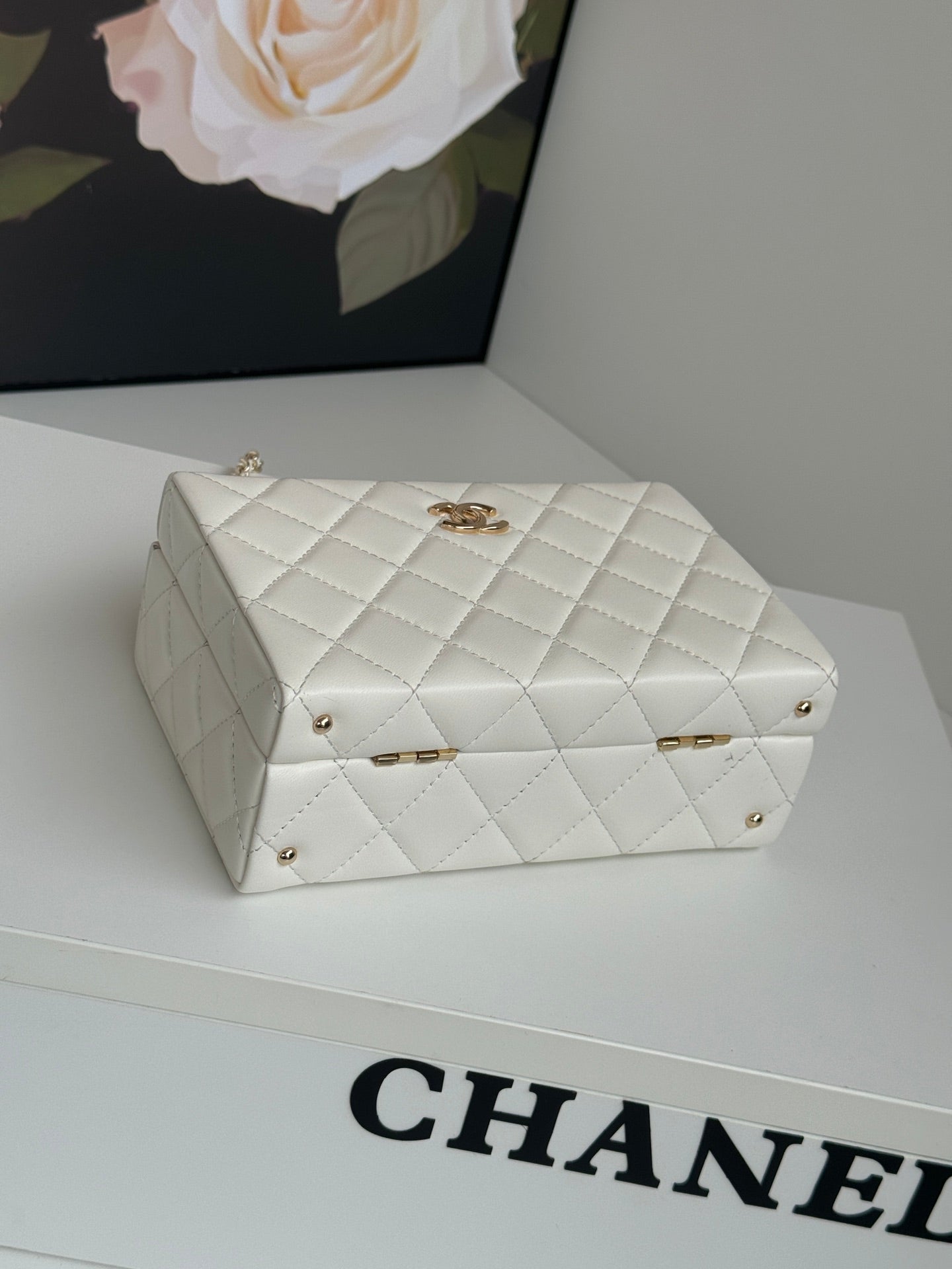 SMALL BOX BAG 18 IN WHITE LAMBSKIN GOLD HARDWARE