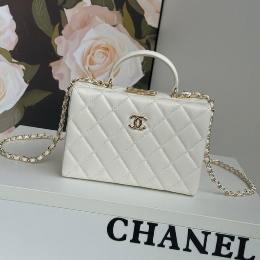 SMALL BOX BAG 18 IN WHITE LAMBSKIN GOLD HARDWARE