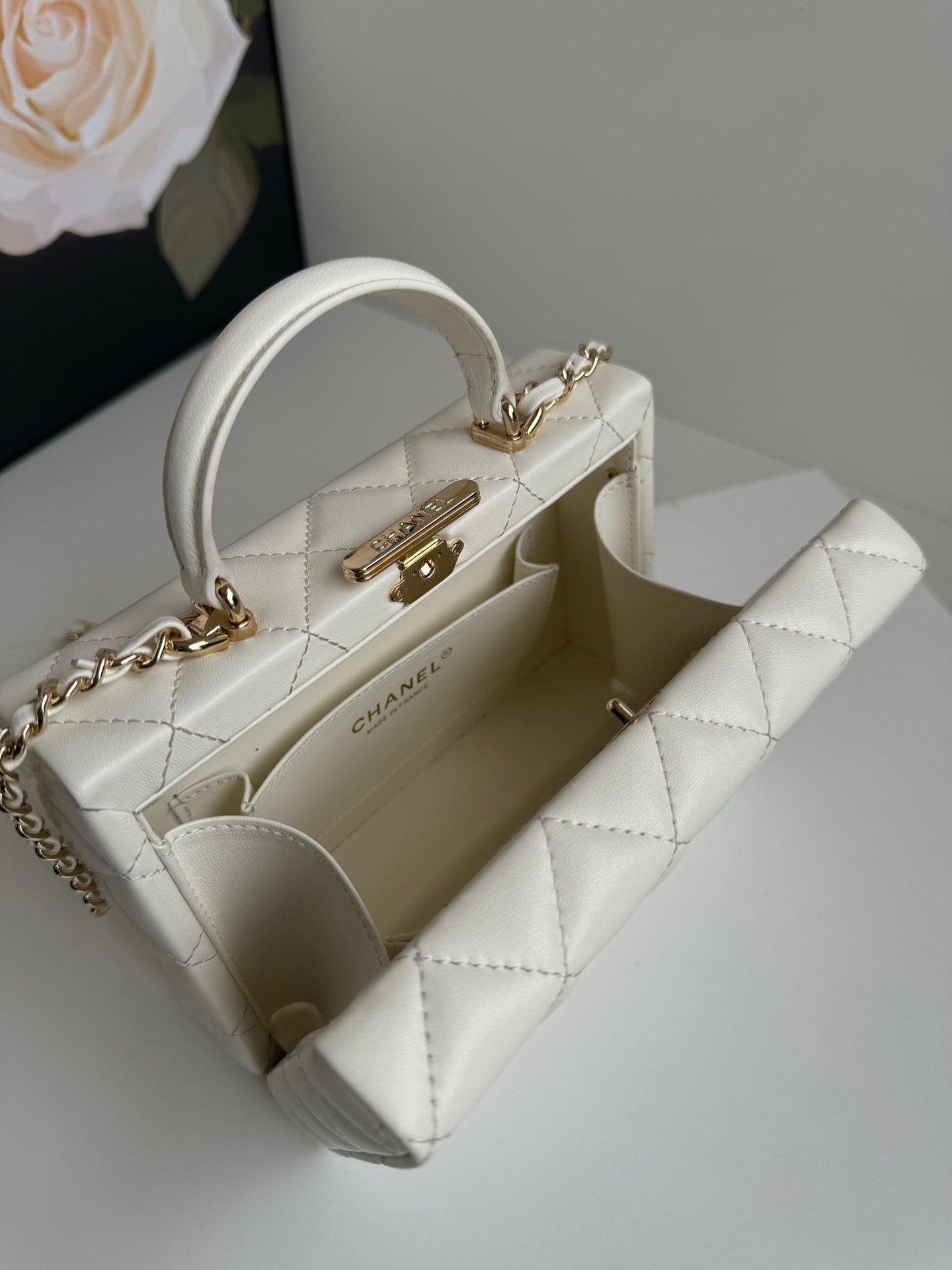 SMALL BOX BAG 18 IN WHITE LAMBSKIN GOLD HARDWARE