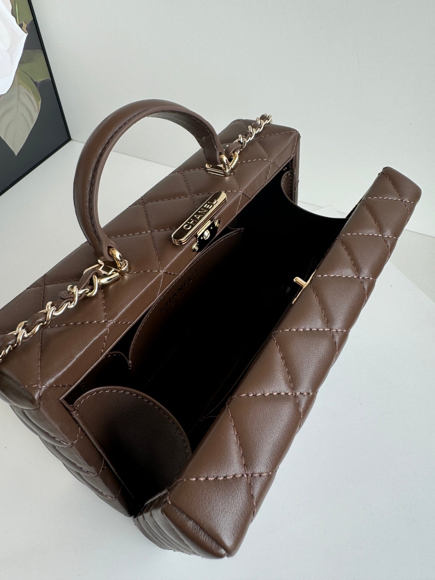 MEDIUM BOX BAG 22 IN CHOCOLATE LAMBSKIN GOLD HARDWARE